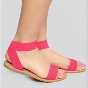 Women’s flat sandals